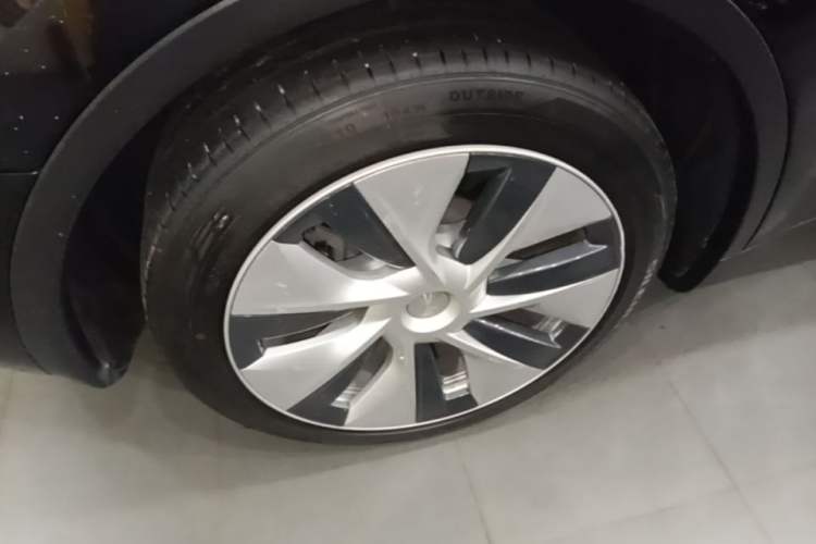 Used Tesla Model Y 2022 Rear-Wheel-Drive Version Right Rear Wheel Hub
