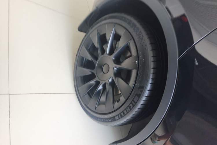 Used Tesla Model Y 2022 Rear-Wheel-Drive Version Right Rear Wheel Hub
