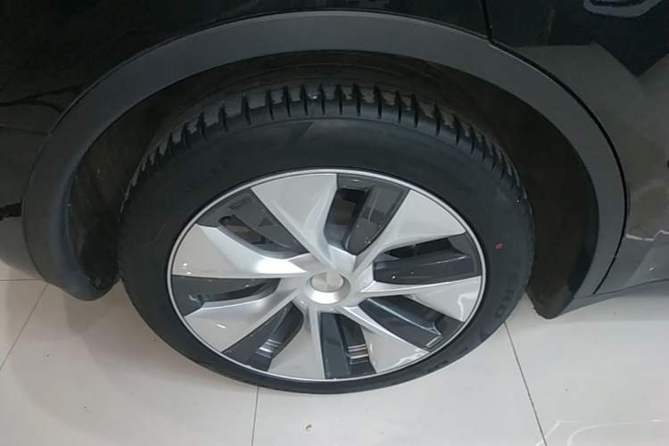 Used Tesla Model Y 2022 Revised Version Rear-Wheel Drive Right Rear Wheel Hub