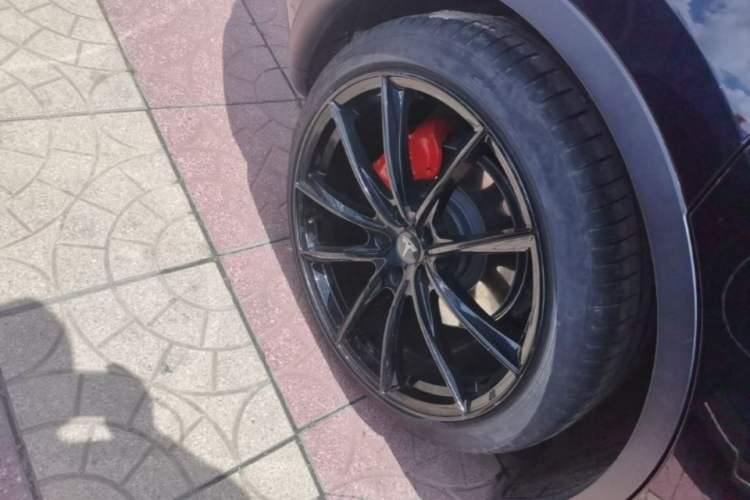 Used Tesla Model Y 2022 Performance High-Performance All-Wheel-Drive Version Right Rear Wheel Hub