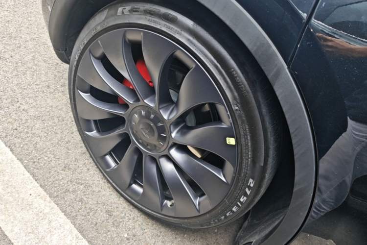 Used Tesla Model Y 2022 Performance High-Performance All-Wheel-Drive Version Right Rear Wheel Hub
