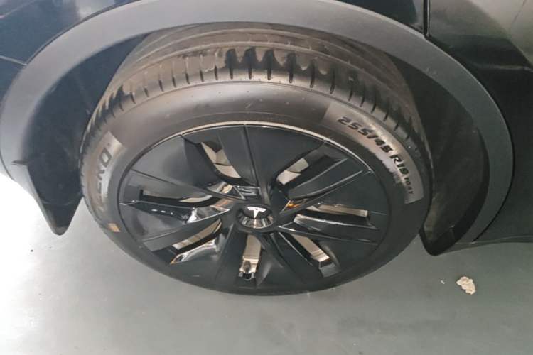 Used Tesla Model Y 2022 Long-Range All-Wheel-Drive Version Right Rear Wheel Hub