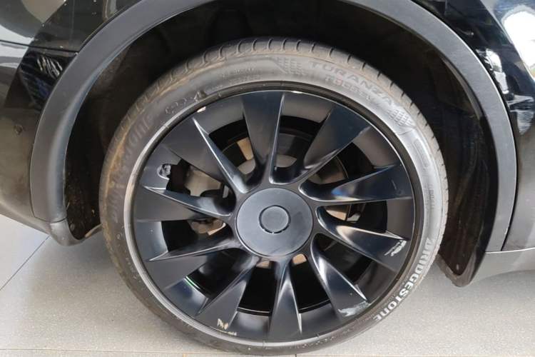 Used Tesla Model Y 2022 Revised Version Rear-Wheel Drive Right Rear Wheel Hub