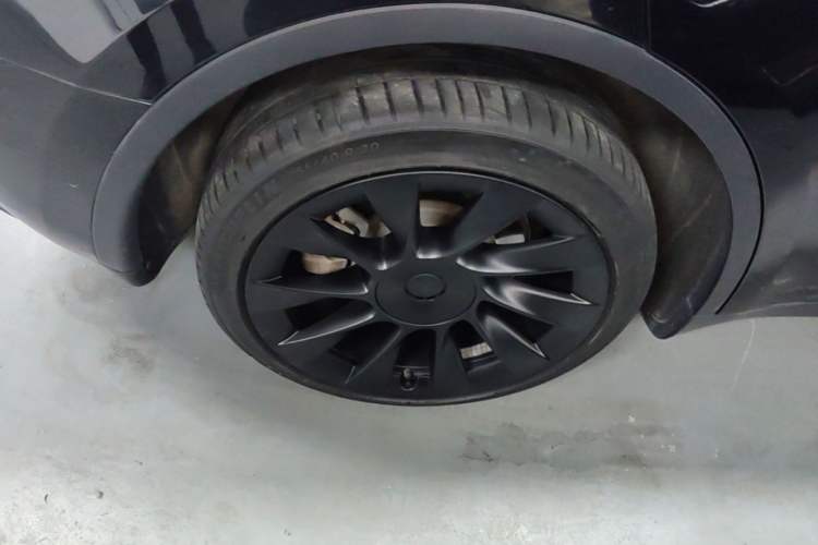Used Tesla Model Y 2022 Revised Version Long-Range All-Wheel Drive Right Rear Wheel Hub