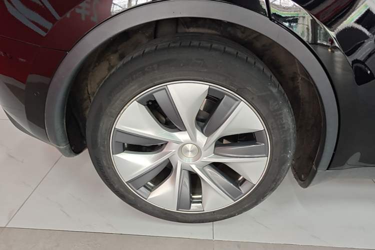 Used Tesla Model Y 2022 Revised Version Rear-Wheel Drive Right Rear Wheel Hub
