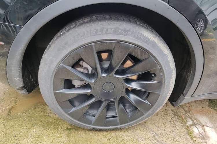 Used Tesla Model Y 2022 Rear-Wheel-Drive Version Right Rear Wheel Hub