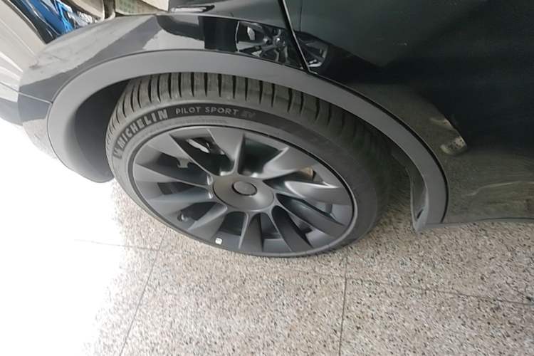 Used Tesla Model Y 2022 Rear-Wheel-Drive Version Right Rear Wheel Hub