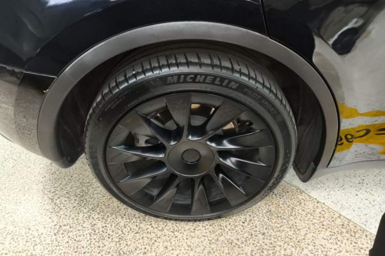 Used Tesla Model Y 2022 Rear-Wheel-Drive Version Right Rear Wheel Hub
