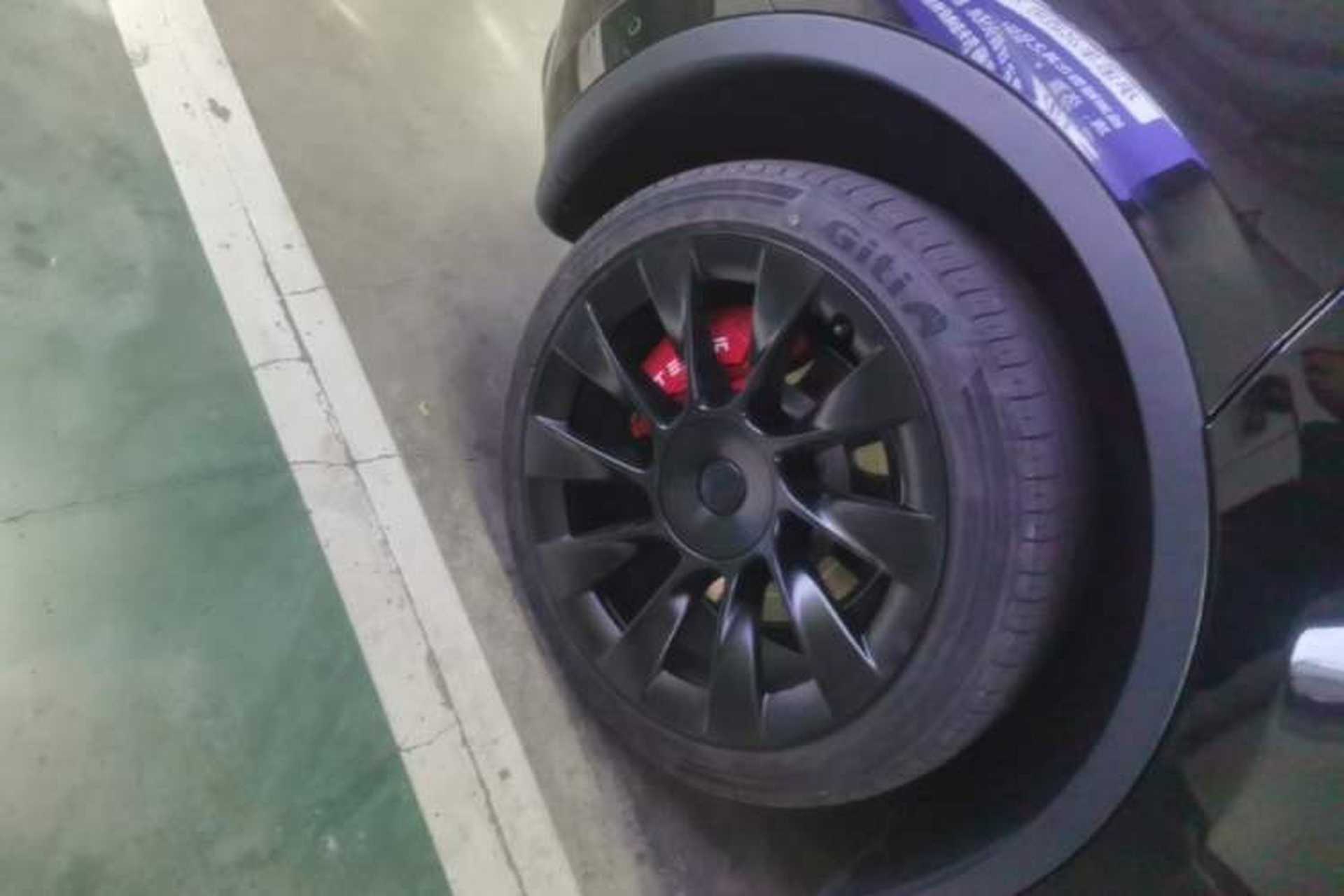 Used Tesla Model Y 2022 Revised Version Long-Range All-Wheel Drive Right Rear Wheel Hub