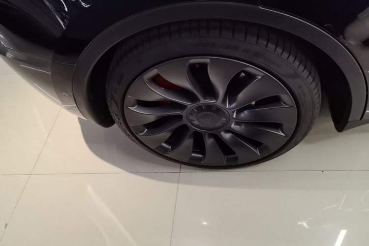 Used Tesla Model Y 2022 Performance High-Performance All-Wheel-Drive Version Right Rear Wheel Hub