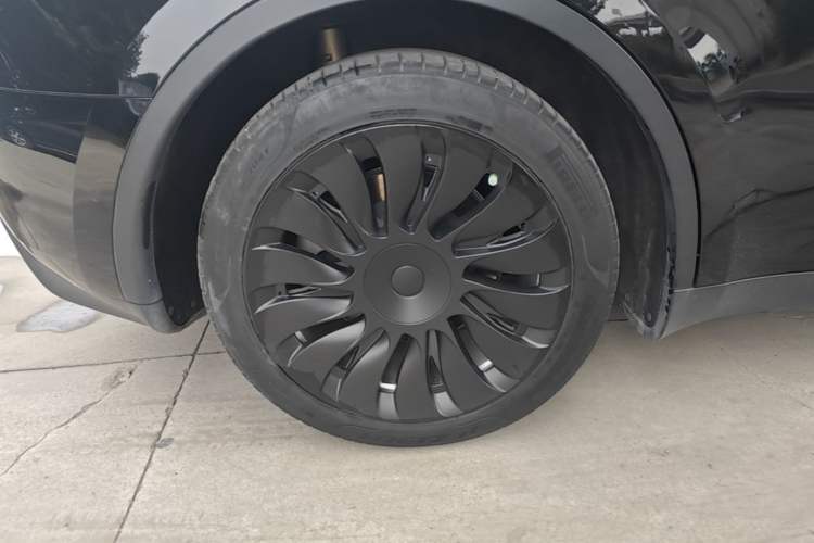 Used Tesla Model Y 2022 Rear-Wheel-Drive Version Right Rear Wheel Hub