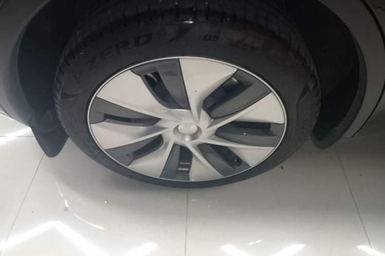 Used Tesla Model Y 2022 Revised Version Long-Range All-Wheel Drive Right Rear Wheel Hub
