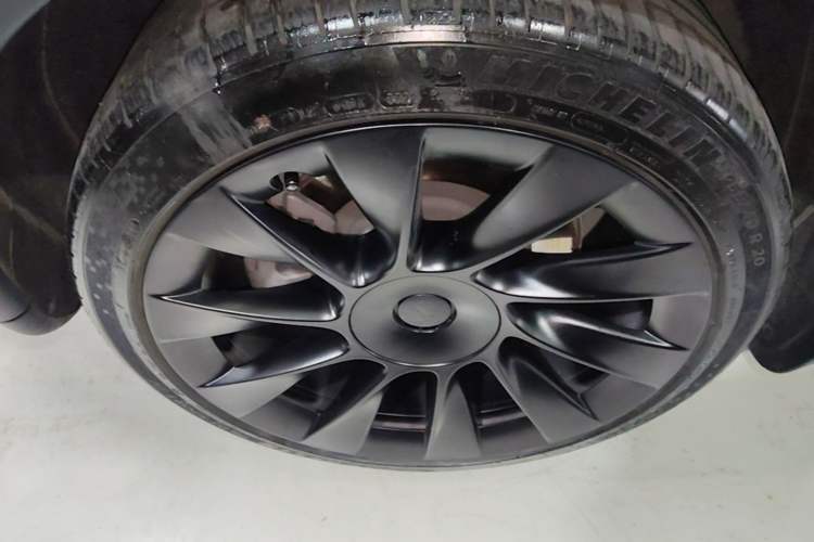 Used Tesla Model Y 2022 Rear-Wheel-Drive Version Right Rear Wheel Hub