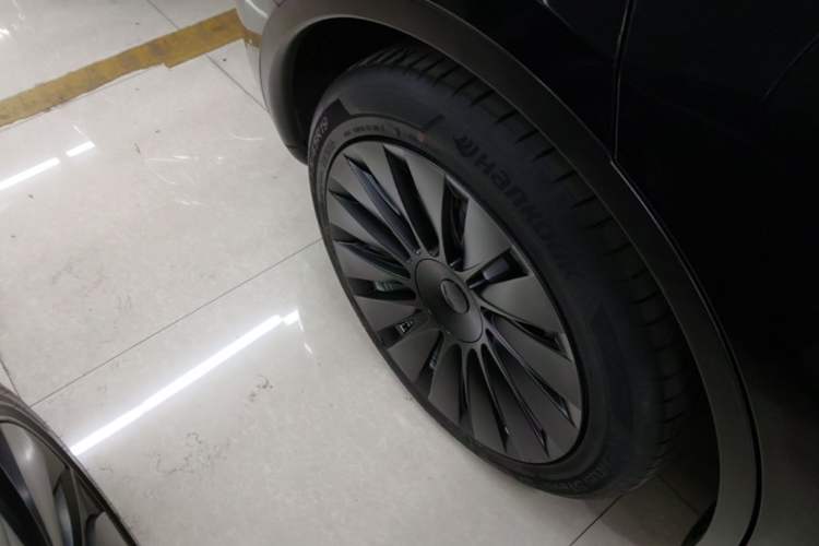 Used Tesla Model Y 2022 Rear-Wheel-Drive Version Right Rear Wheel Hub