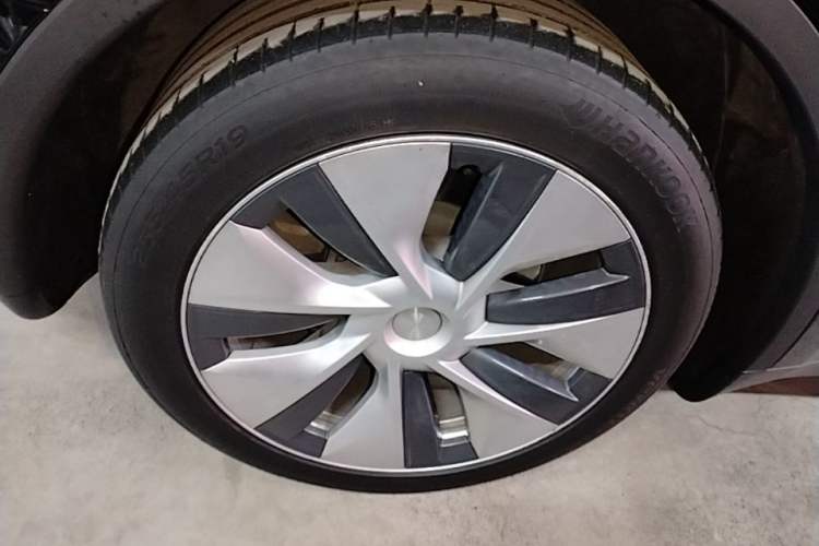 Used Tesla Model Y 2022 Revised Version Rear-Wheel Drive Right Rear Wheel Hub