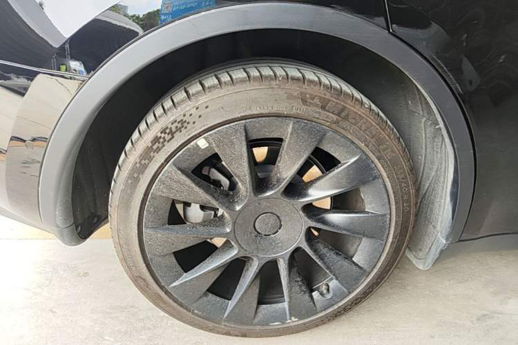 Used Tesla Model Y 2022 Revised Version Long-Range All-Wheel Drive Right Rear Wheel Hub