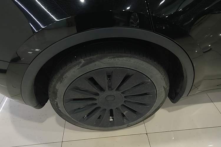 Used Tesla Model Y 2022 Rear-Wheel-Drive Version Right Rear Wheel Hub