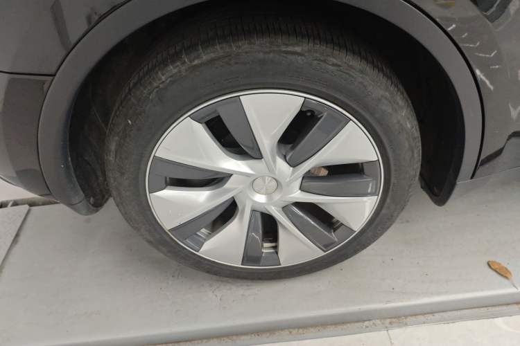 Used Tesla Model Y 2022 Revised Version Long-Range All-Wheel Drive Right Rear Wheel Hub