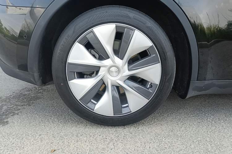 Used Tesla Model Y 2022 Revised Version Rear-Wheel Drive Right Rear Wheel Hub