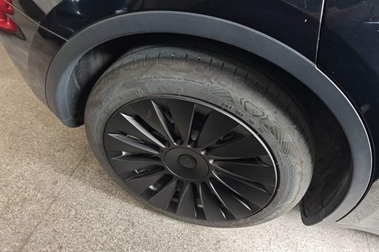 Used Tesla Model Y 2022 Rear-Wheel-Drive Version Right Rear Wheel Hub
