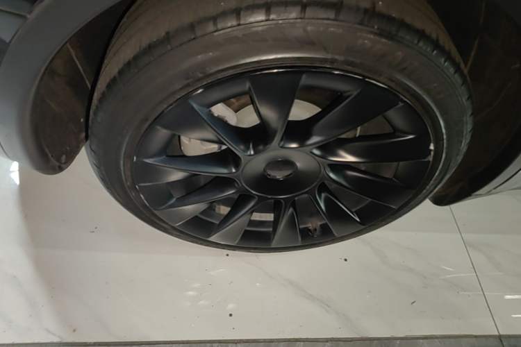 Used Tesla Model Y 2022 Rear-Wheel-Drive Version Right Rear Wheel Hub