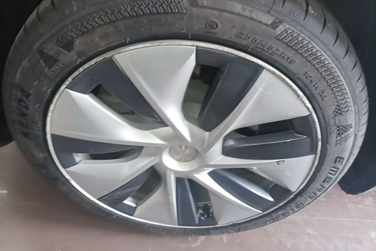 Used Tesla Model Y 2022 Rear-Wheel-Drive Version Right Rear Wheel Hub
