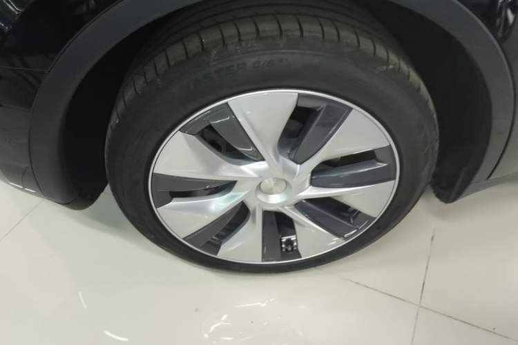 Used Tesla Model Y 2022 Revised Version Long-Range All-Wheel Drive Right Rear Wheel Hub