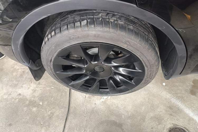 Used Tesla Model Y 2022 Revised Version Long-Range All-Wheel Drive Right Rear Wheel Hub