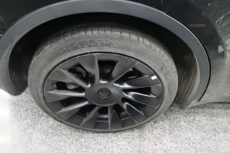 Used Tesla Model Y 2022 Rear-Wheel-Drive Version Right Rear Wheel Hub