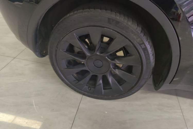 Used Tesla Model Y 2022 Revised Version Long-Range All-Wheel Drive Right Rear Wheel Hub