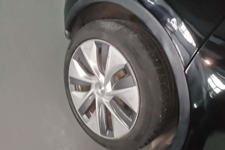 Used Tesla Model Y 2022 Rear-Wheel-Drive Version Right Rear Wheel Hub