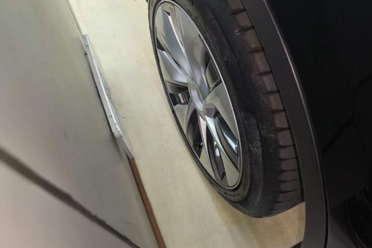 Used Tesla Model Y 2022 Revised Version Long-Range All-Wheel Drive Right Rear Wheel Hub