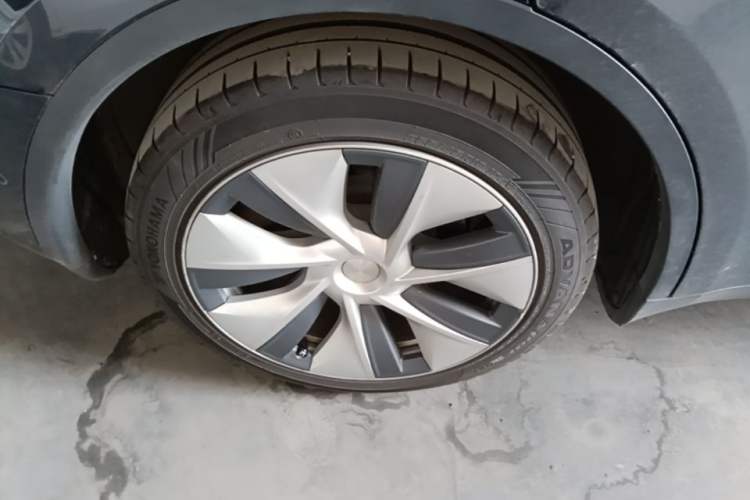 Used Tesla Model Y 2022 Revised Version Rear-Wheel Drive Right Rear Wheel Hub