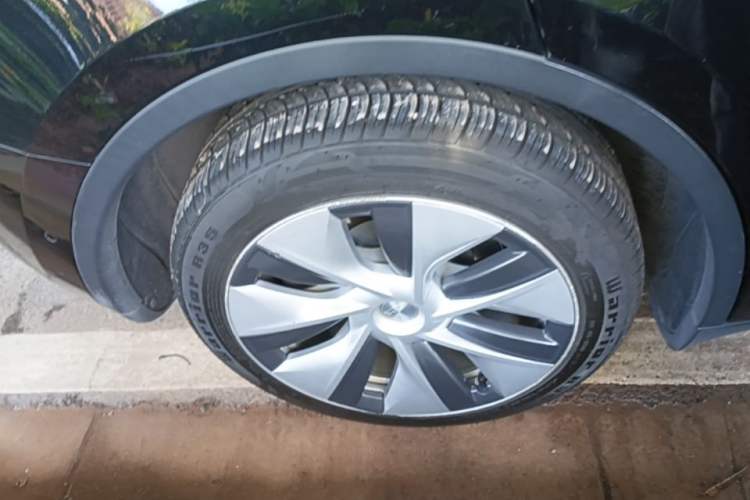 Used Tesla Model Y 2022 Rear-Wheel-Drive Version Right Rear Wheel Hub