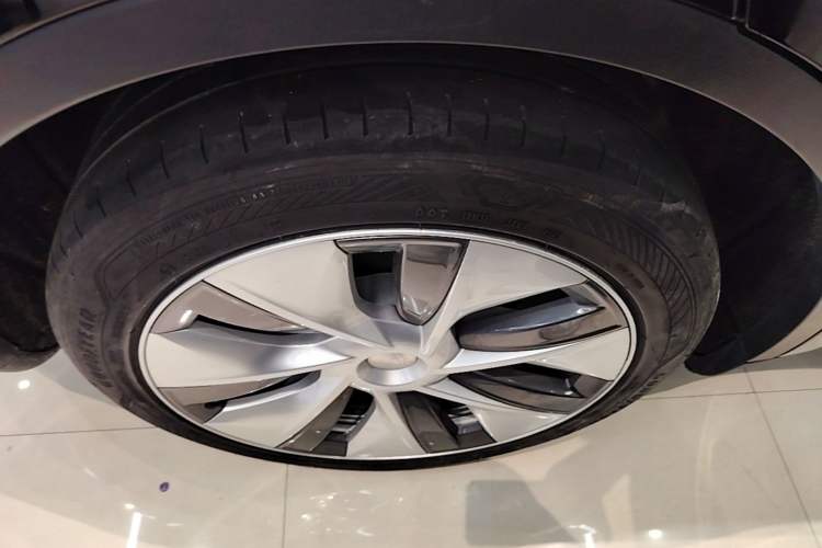 Used Tesla Model Y 2022 Revised Version Rear-Wheel Drive Right Rear Wheel Hub