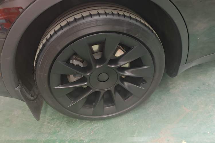 Used Tesla Model Y 2022 Revised Version Long-Range All-Wheel Drive Right Rear Wheel Hub