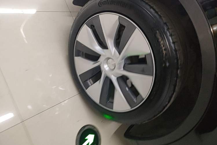 Used Tesla Model Y 2022 Revised Version Long-Range All-Wheel Drive Right Rear Wheel Hub
