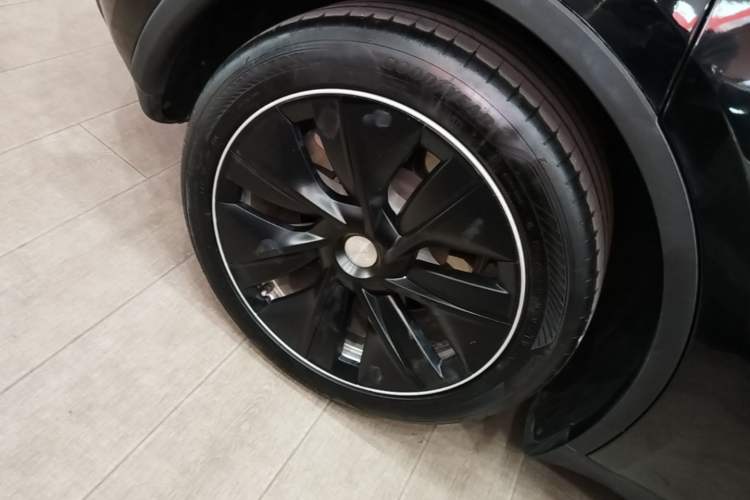 Used Tesla Model Y 2022 Rear-Wheel-Drive Version Right Rear Wheel Hub