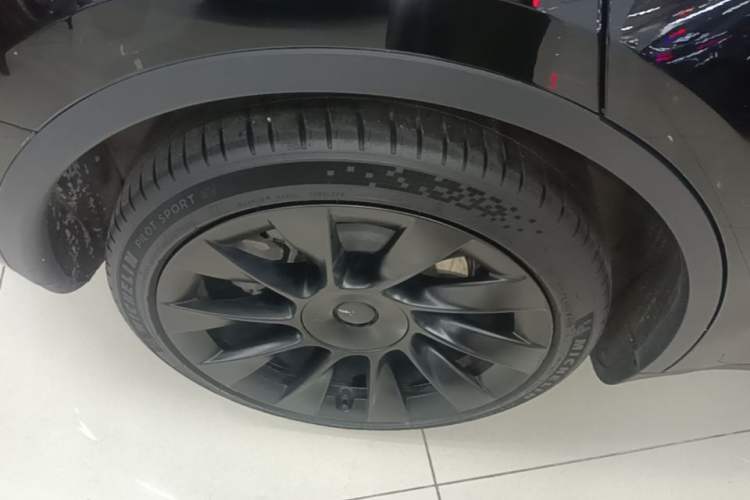 Used Tesla Model Y 2022 Revised Version Rear-Wheel Drive Right Rear Wheel Hub
