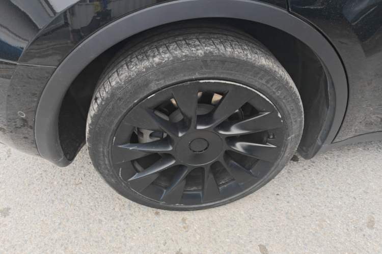 Used Tesla Model Y 2022 Long-Range All-Wheel-Drive Version Right Rear Wheel Hub