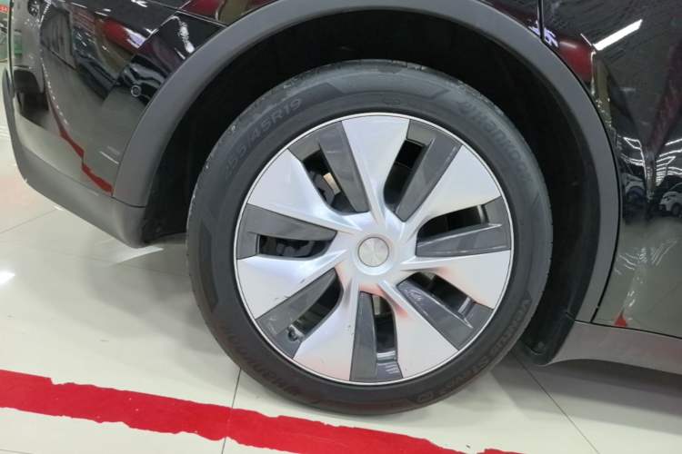 Used Tesla Model Y 2022 Rear-Wheel-Drive Version Right Rear Wheel Hub