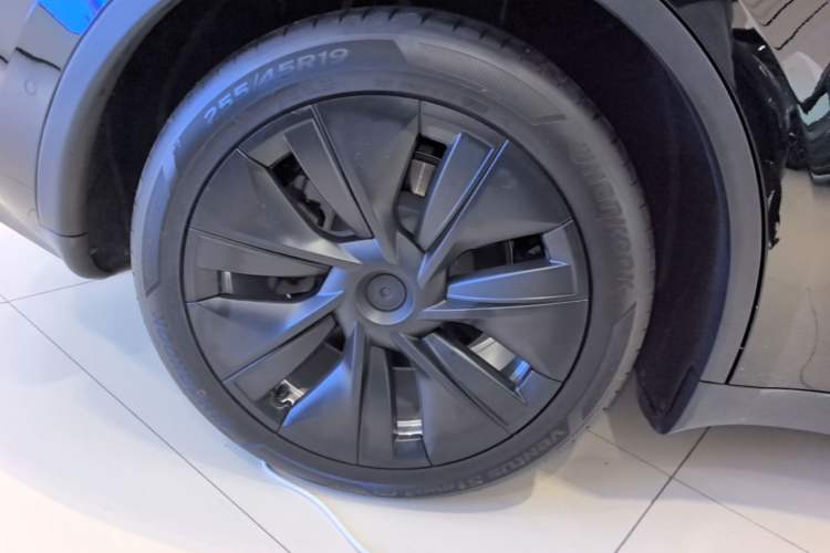 Used Tesla Model Y 2022 Revised Version Long-Range All-Wheel Drive Right Rear Wheel Hub