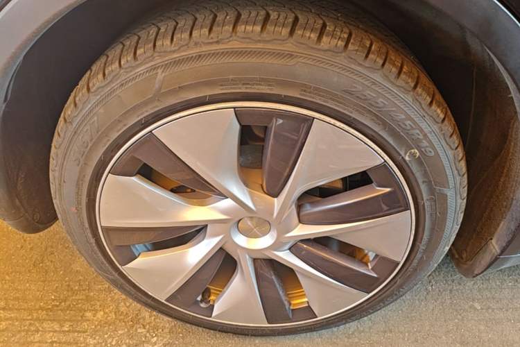 Used Tesla Model Y 2022 Revised Version Rear-Wheel Drive Right Rear Wheel Hub