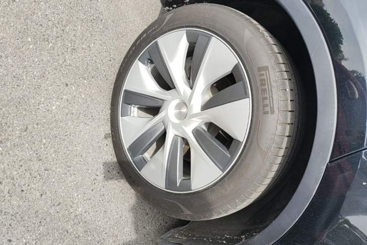 Used Tesla Model Y 2022 Revised Version Rear-Wheel Drive Right Rear Wheel Hub