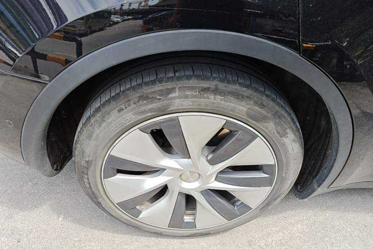 Used Tesla Model Y 2022 Revised Version Long-Range All-Wheel Drive Right Rear Wheel Hub