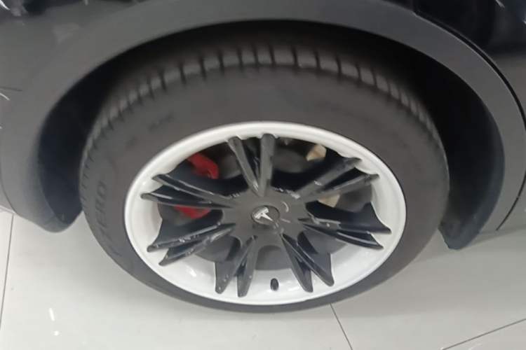 Used Tesla Model Y 2022 Revised Version Rear-Wheel Drive Right Rear Wheel Hub