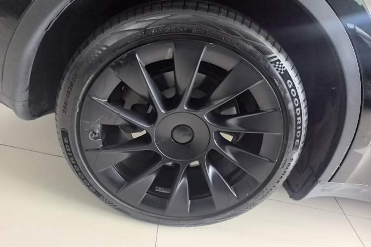 Used Tesla Model Y 2022 Revised Version Long-Range All-Wheel Drive Right Rear Wheel Hub