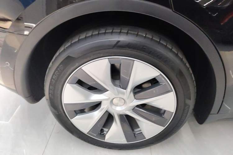 Used Tesla Model Y 2022 Rear-Wheel-Drive Version Right Rear Wheel Hub