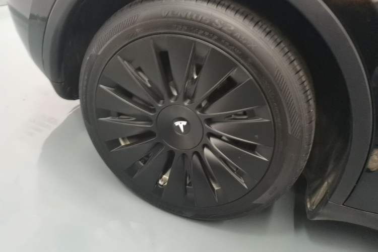 Used Tesla Model Y 2022 Rear-Wheel-Drive Version Right Rear Wheel Hub
