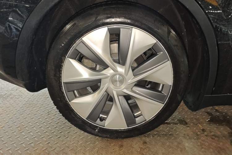 Used Tesla Model Y 2022 Rear-Wheel-Drive Version Right Rear Wheel Hub